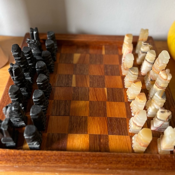 stunning vintage stone chess set and solid wood chess board - Picture 11 of 11